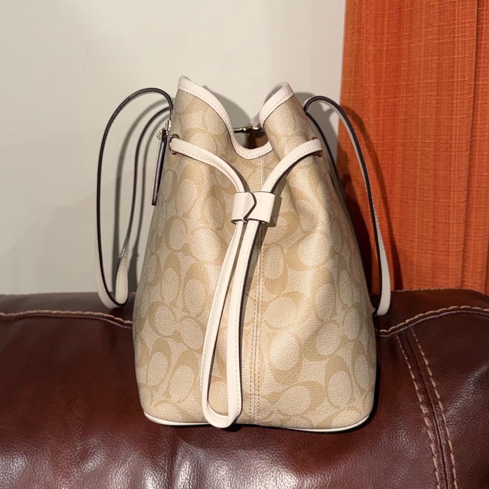 🔥🔥🔥Coach Signature Drawstring Carryall Shoulder Bag - Picture 3 of 16